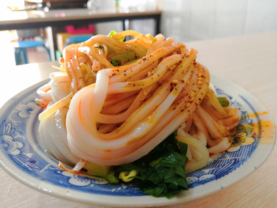 西安涼皮走紅網絡，價格是否水漲船高？